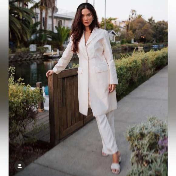 Jessica Elegant Cream Women's Suit Jacket - Picture 2 of 12